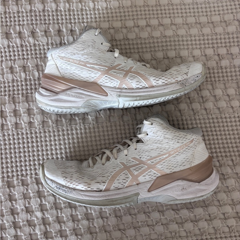 ASICS Women's Volleyball Athletic Shoes - Picture 2 of 7